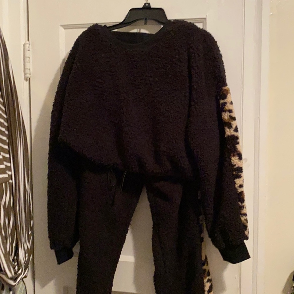 2pc fleece crop top & jogger pants